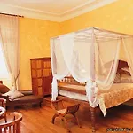 Chateau De La Tremblaye Hotel 3*