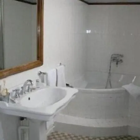 Chateau De La Tremblaye Hotel