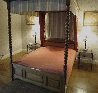 Chateau De La Tremblaye 호텔