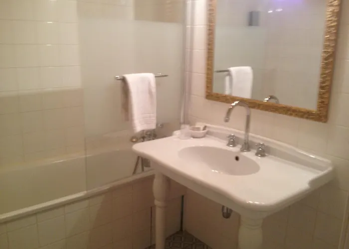 Chateau De La Tremblaye Le Puy-Saint-Bonnet